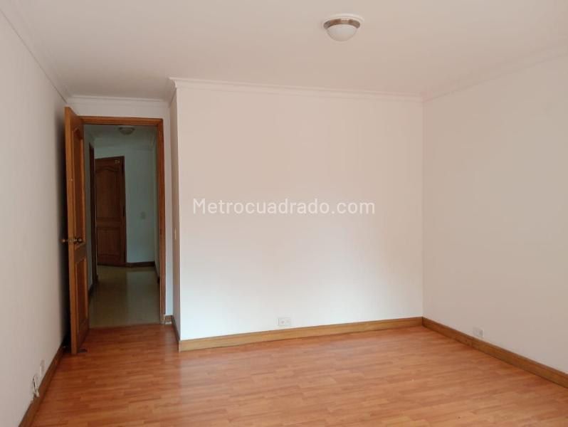 Apartamento Amplio de 3 Alcobas en Laureles - 6