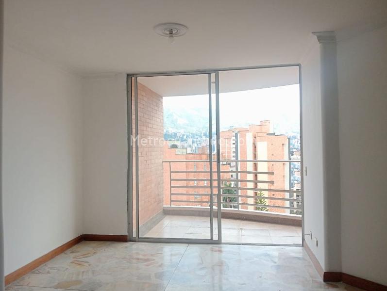 1BR Apartaestudio with Balcony in Los Laureles