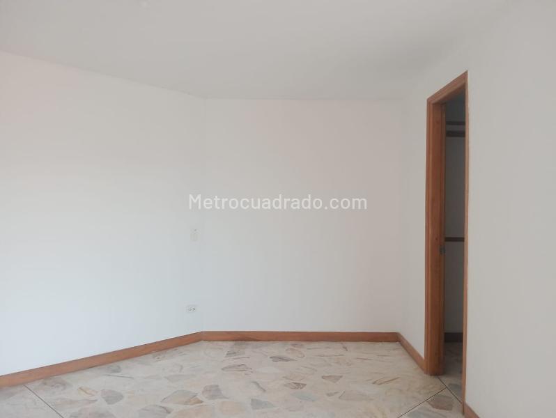 Apartaestudio de 1 Alcoba con Balcón en Los Laureles - 6