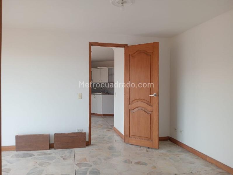 Apartaestudio de 1 Alcoba con Balcón en Los Laureles - 7