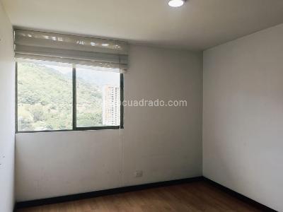 Apartamento de 2 alcobas en venta en Belen Loma De Los Bernal, Medellín, 87 m² · foto 11 de 13