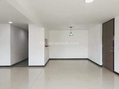 Apartamento de 2 alcobas en venta en Belen Loma De Los Bernal, Medellín, 87 m² · foto 3 de 13