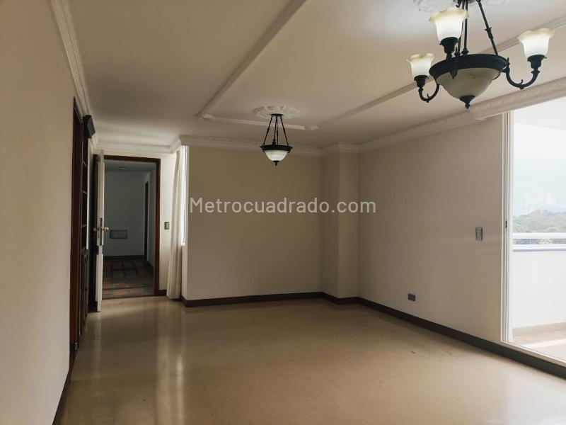 Spacious 3BR Apartment in Belen with Amenities - 4
