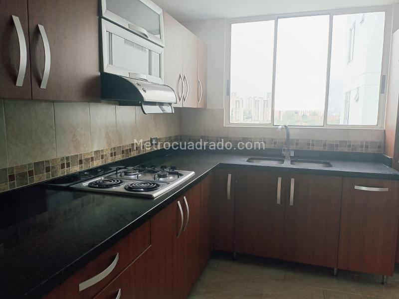 Spacious 3BR Apartment in Belen with Amenities - 6