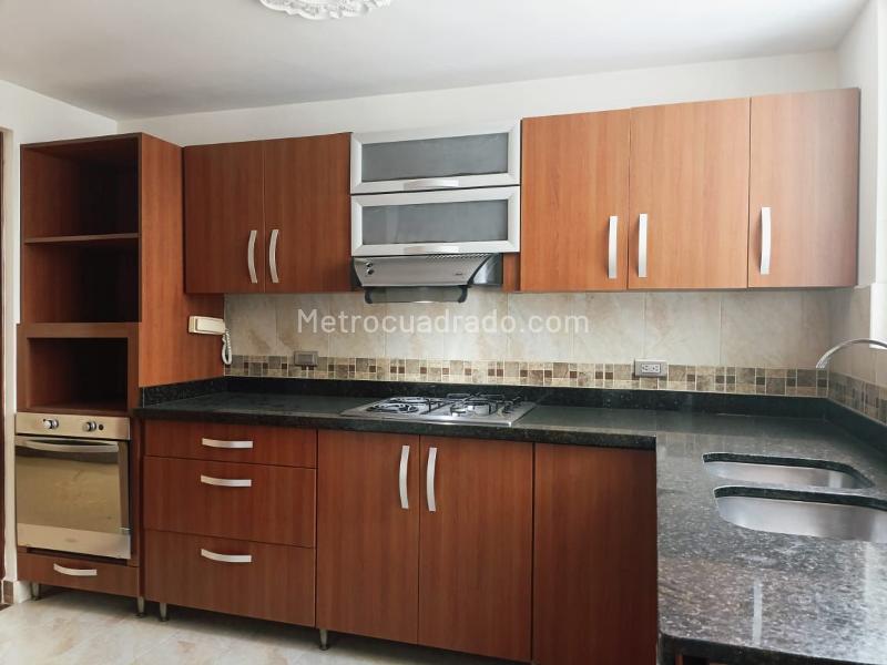 Spacious 3BR Apartment in Belen with Amenities - 7