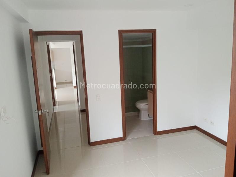 Spacious 2BR Apartment in La America - 7