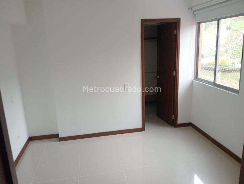 Spacious 2BR Apartment in La America - 8