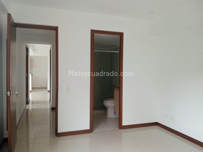 Spacious 2BR Apartment in La America - 9