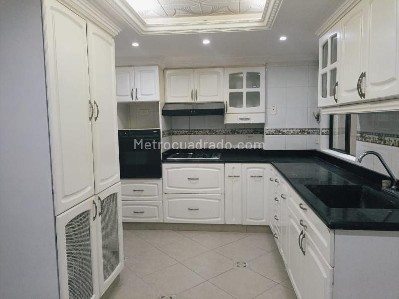 Modern 3BR House in Belen - 4