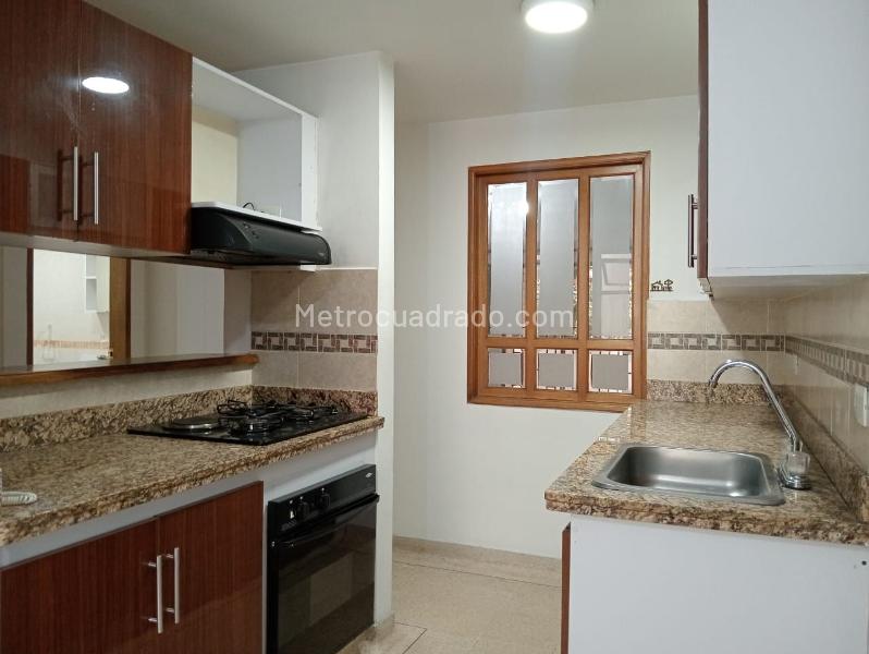 3BR Exterior Apartment with 3 Baths in Laureles - 3