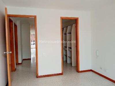 Apartamento de 3 alcobas en arriendo en Laureles, Medellín, 120 m² · foto 6 de 13