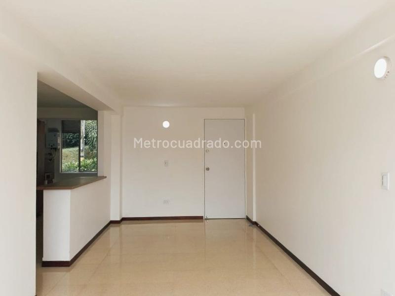 Apartamento de 3 Alcobas con Balcón en Belén - 4