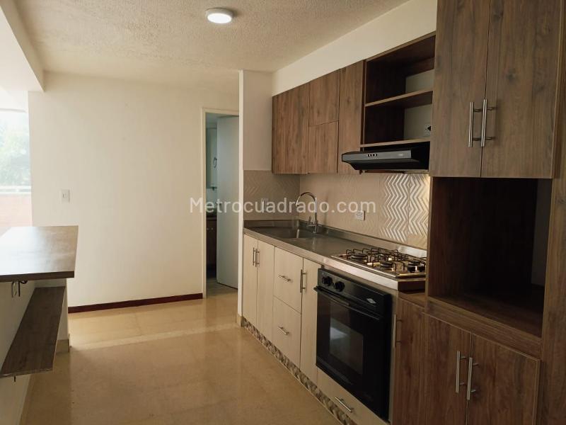 Apartamento de 3 Alcobas con Balcón en Belén - 7