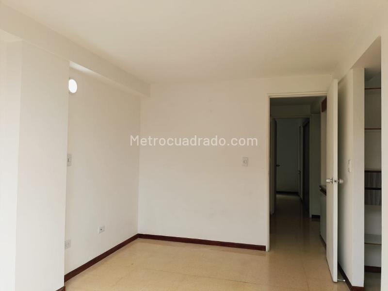 Apartamento de 3 Alcobas con Balcón en Belén - 9