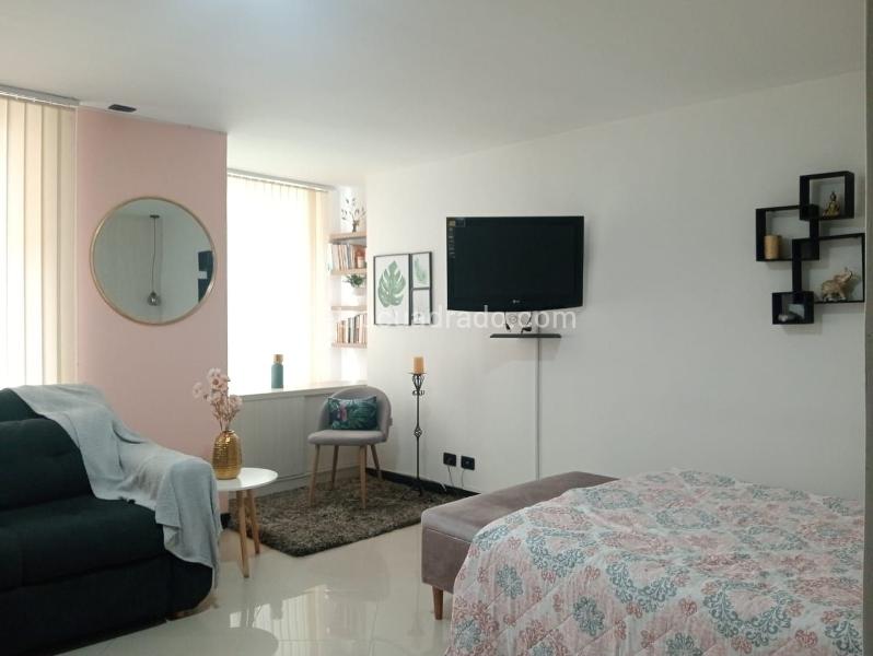 Furnished 1BR Apartaestudio for Rent/Buy in Laureles, Medellín - 2