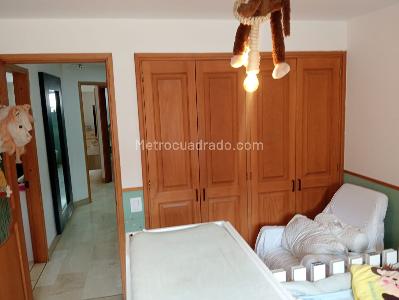 Apartamento de 3 alcobas en venta en Laureles, Medellín, 130 m² · foto 10 de 17
