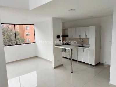Apartamento en arriendo en Belen, Medellín · foto 2 de 19