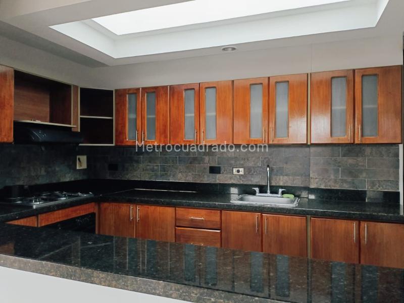 Spacious 4BR Apartment in Laureles - 4