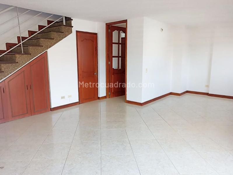 Apartamento Dúplex de 3 Alcobas en Belén, Unidad Cerrada - 4