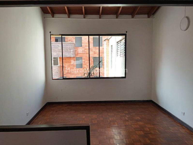 4BR Apartment in LAURELES (150 m²)