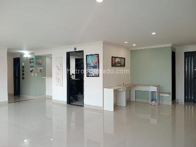 Apartamento de 3 alcobas en venta en Laureles, Medellín, 154 m² · foto 3 de 18