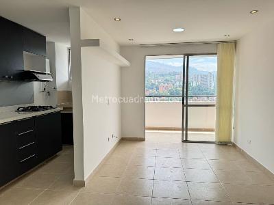 Apartamento en venta en La America, Medellín · foto 2 de 19