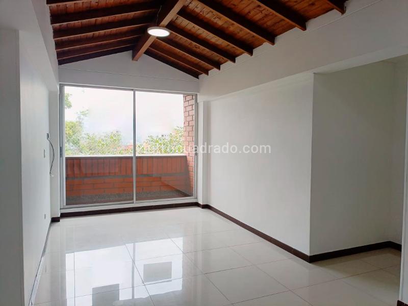 Apartamento de 4 Alcobas en Belén con Balcón y Parqueadero - 2