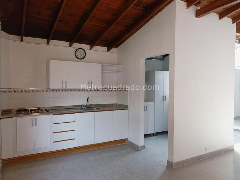 Apartamento Amplio de 4 Alcobas con Zonas Verdes en Belén - 4