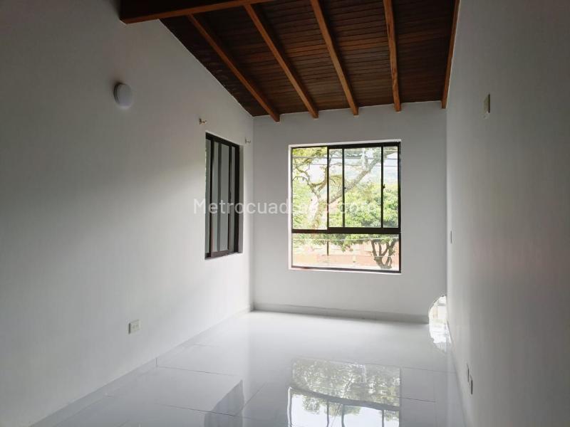 Casa Amplia de 5 Alcobas en Belén - 7