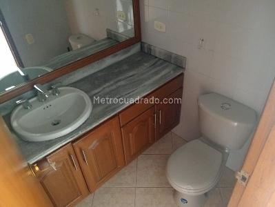 Apartamento de 3 alcobas en arriendo en Laureles, Medellín, 120 m² · foto 14 de 15