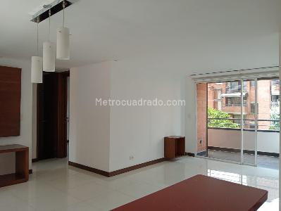 Apartamento de 2 alcobas en venta en Laureles, Medellín, 70 m² · foto 2 de 18
