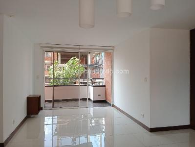 Apartamento de 2 alcobas en venta en Laureles, Medellín, 70 m² · foto 3 de 18