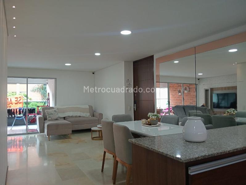 Apartamento Moderno de 3 Alcobas en Laureles - 2