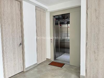 Apartamento de 3 alcobas en venta en Laureles, Medellín, 100 m² · foto 4 de 20
