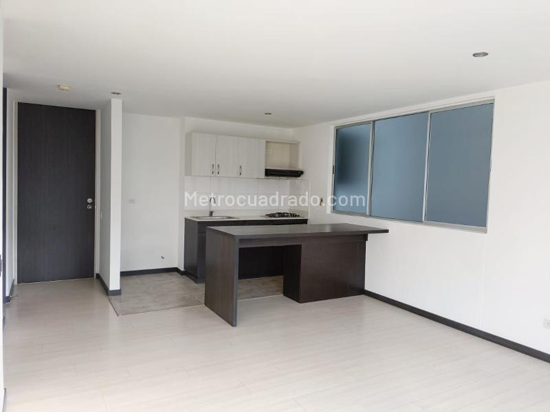 Apartamento en Arriendo en Itagüí con Balcón y Parqueadero - 2