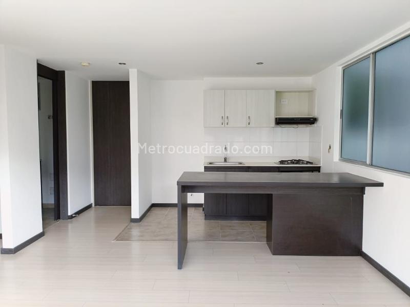 Apartamento en Arriendo en Itagüí con Balcón y Parqueadero - 4