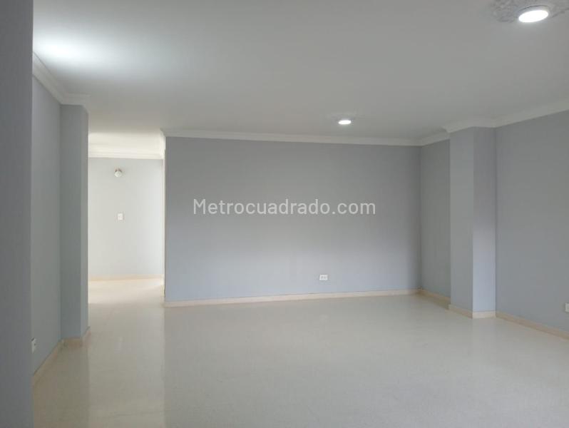 Apartamento Amplio de 3 Alcobas en Laureles - 3