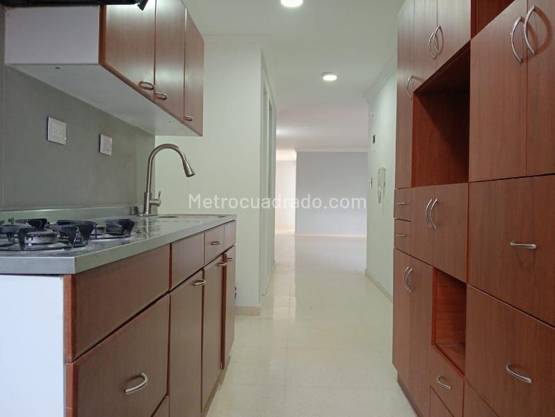 Apartamento Amplio de 3 Alcobas en Laureles - 7