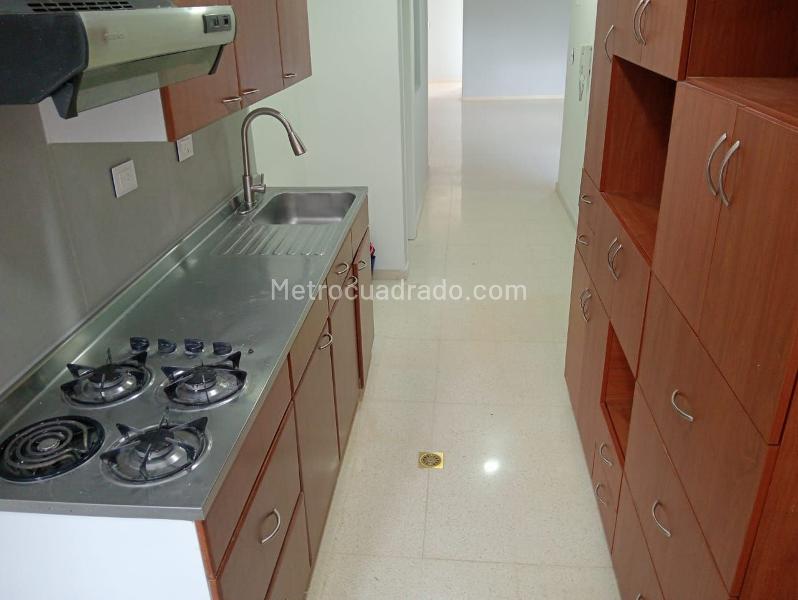 Apartamento Amplio de 3 Alcobas en Laureles - 8