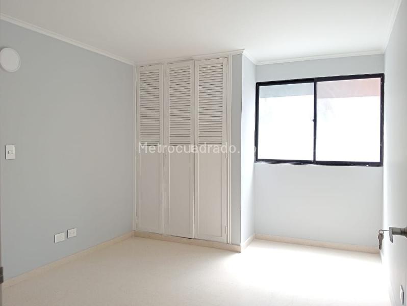 Apartamento Amplio de 3 Alcobas en Laureles - 9