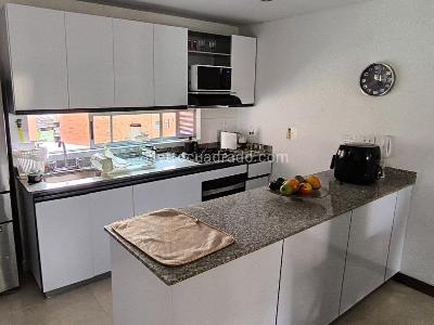 Apartamento de 3 alcobas en venta en Laureles, Medellín, 134 m² · foto 4 de 14