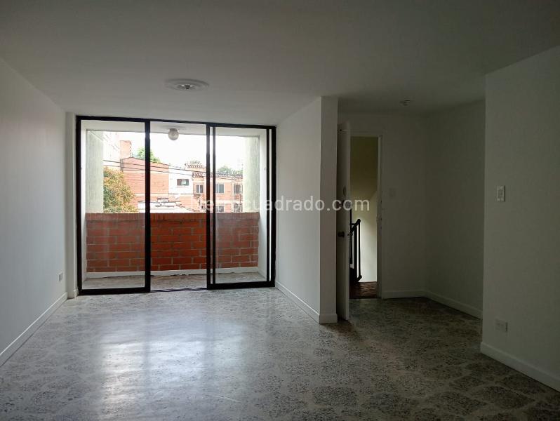 3BR Apartment with Marble Floors and Service Room in La Amúrica