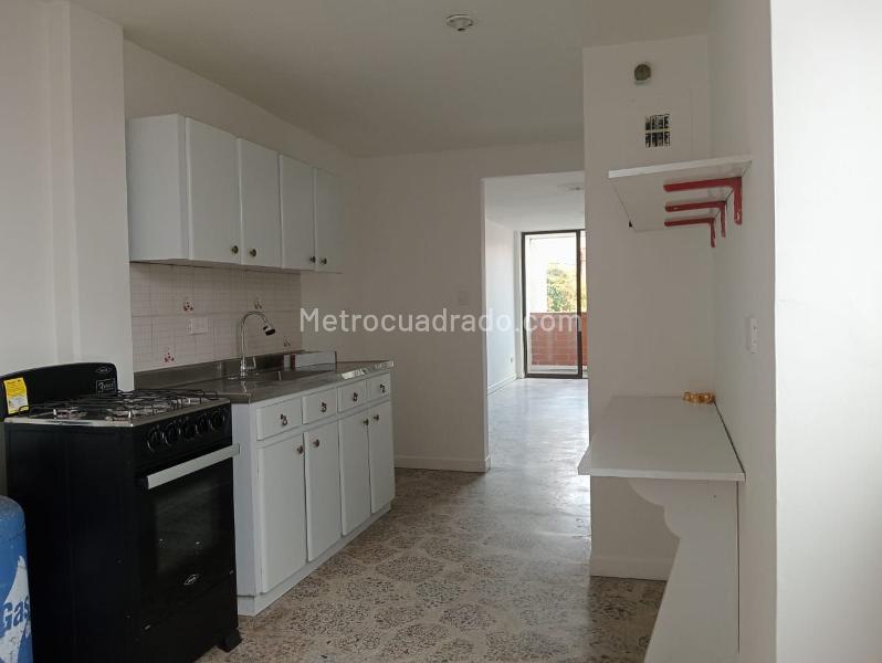 3BR Apartment with Marble Floors and Service Room in La Amúrica - 4