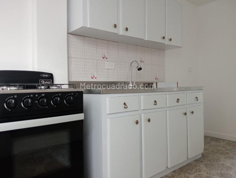 3BR Apartment with Marble Floors and Service Room in La Amúrica - 5