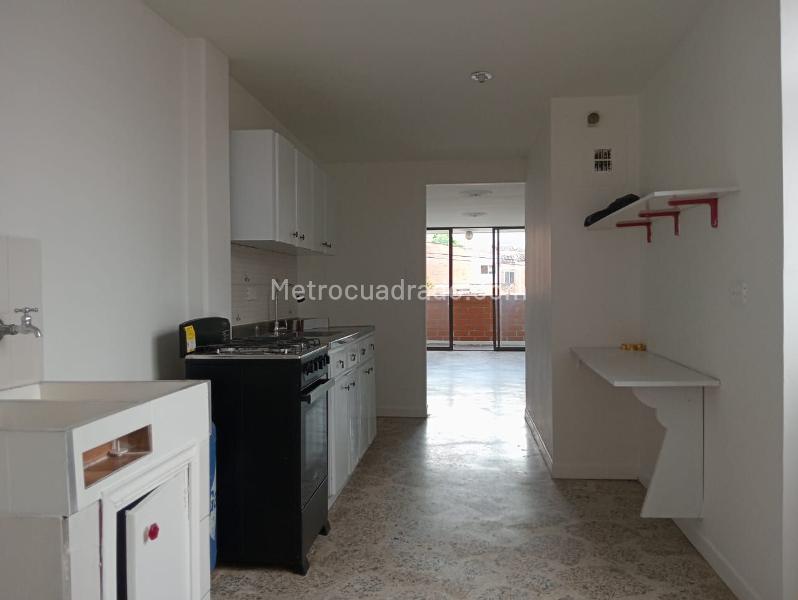 3BR Apartment with Marble Floors and Service Room in La Amúrica - 6