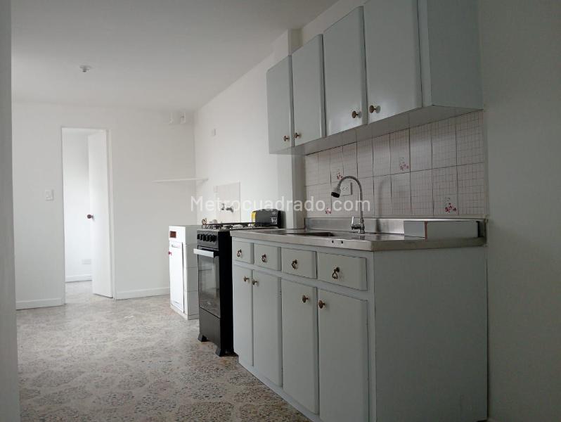 3BR Apartment with Marble Floors and Service Room in La Amúrica - 7