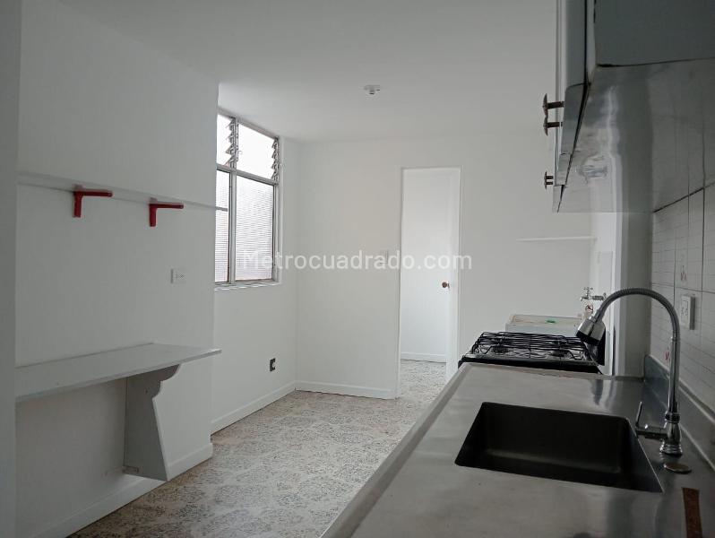 3BR Apartment with Marble Floors and Service Room in La Amúrica - 8