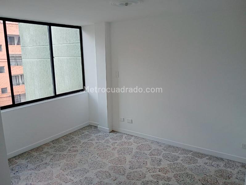 3BR Apartment with Marble Floors and Service Room in La Amúrica - 9