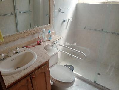 Apartamento de 3 alcobas en venta en Laureles, Medellín, 167 m² · foto 14 de 19