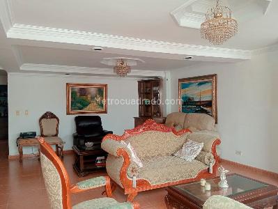 Apartamento de 3 alcobas en venta en Laureles, Medellín, 167 m² · foto 2 de 19